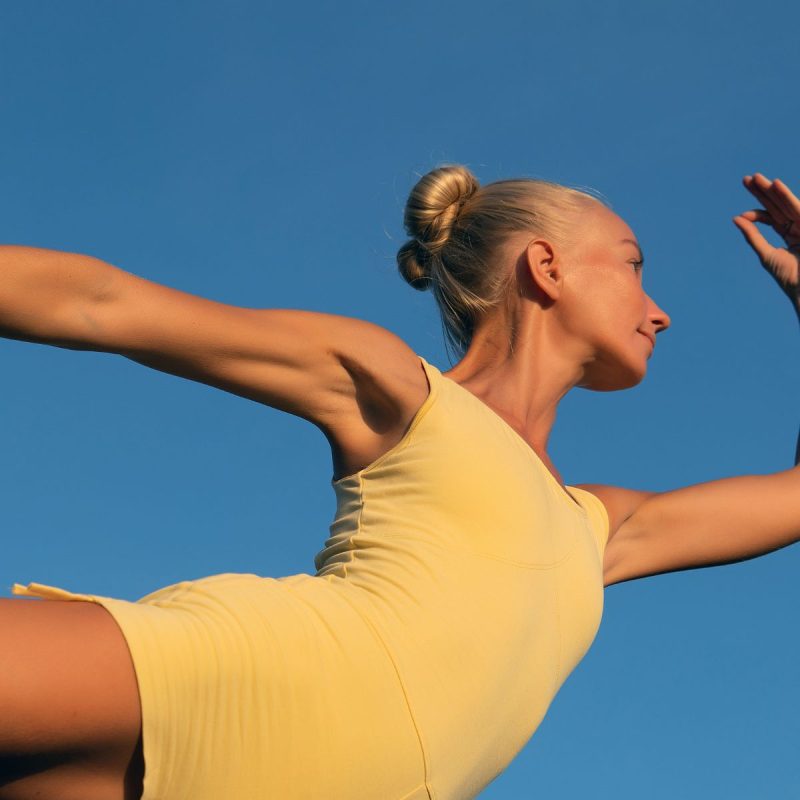Femme posture Yoga